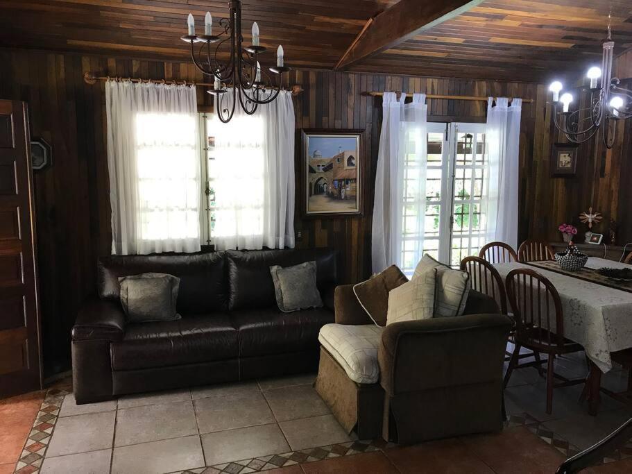 Lindo E Aconchegante Chale Com Piscina, Lareira E Churrasqueira Holiday home *